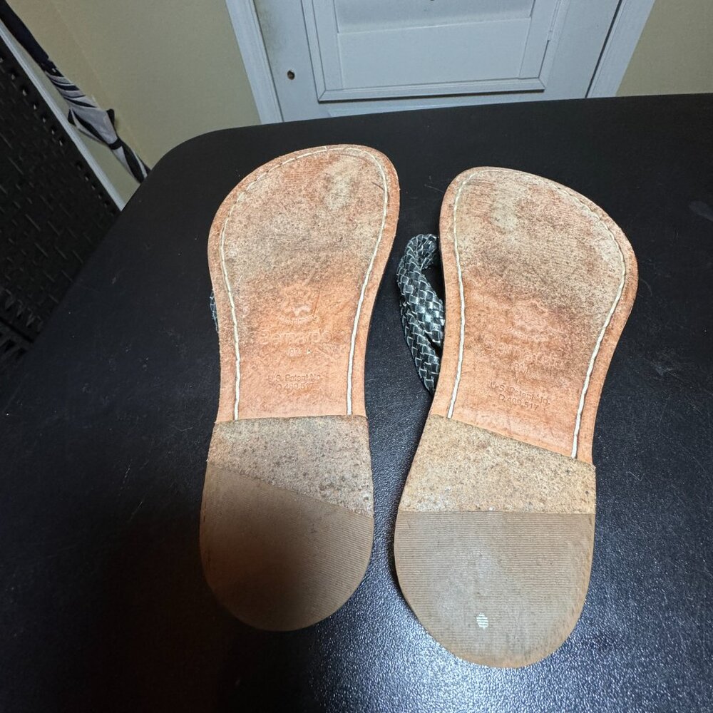 Bernardo black braided thong slipper sandal slides 8M - Picture 3 of 6